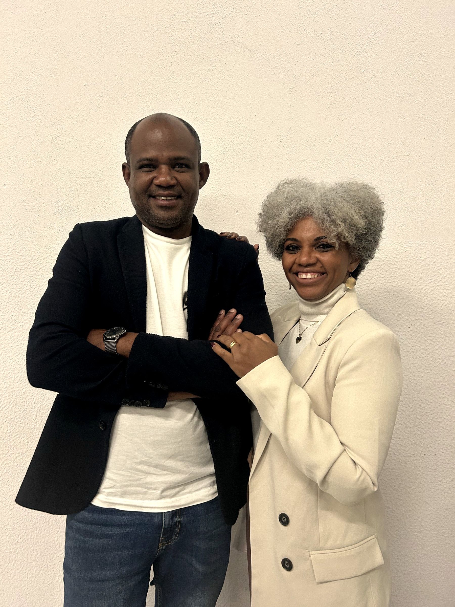 O Pr. Welington e a Pra. Alice Nascimento, pastores da Cristológica Church, lado a lado, a sorrir